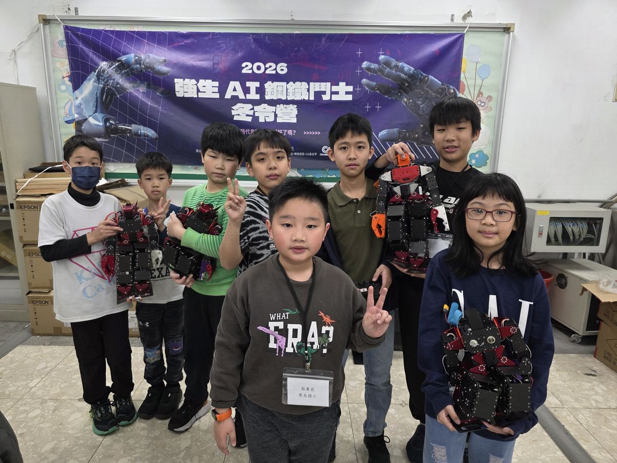 AI 鋼鐵鬥士冬令營學員合照